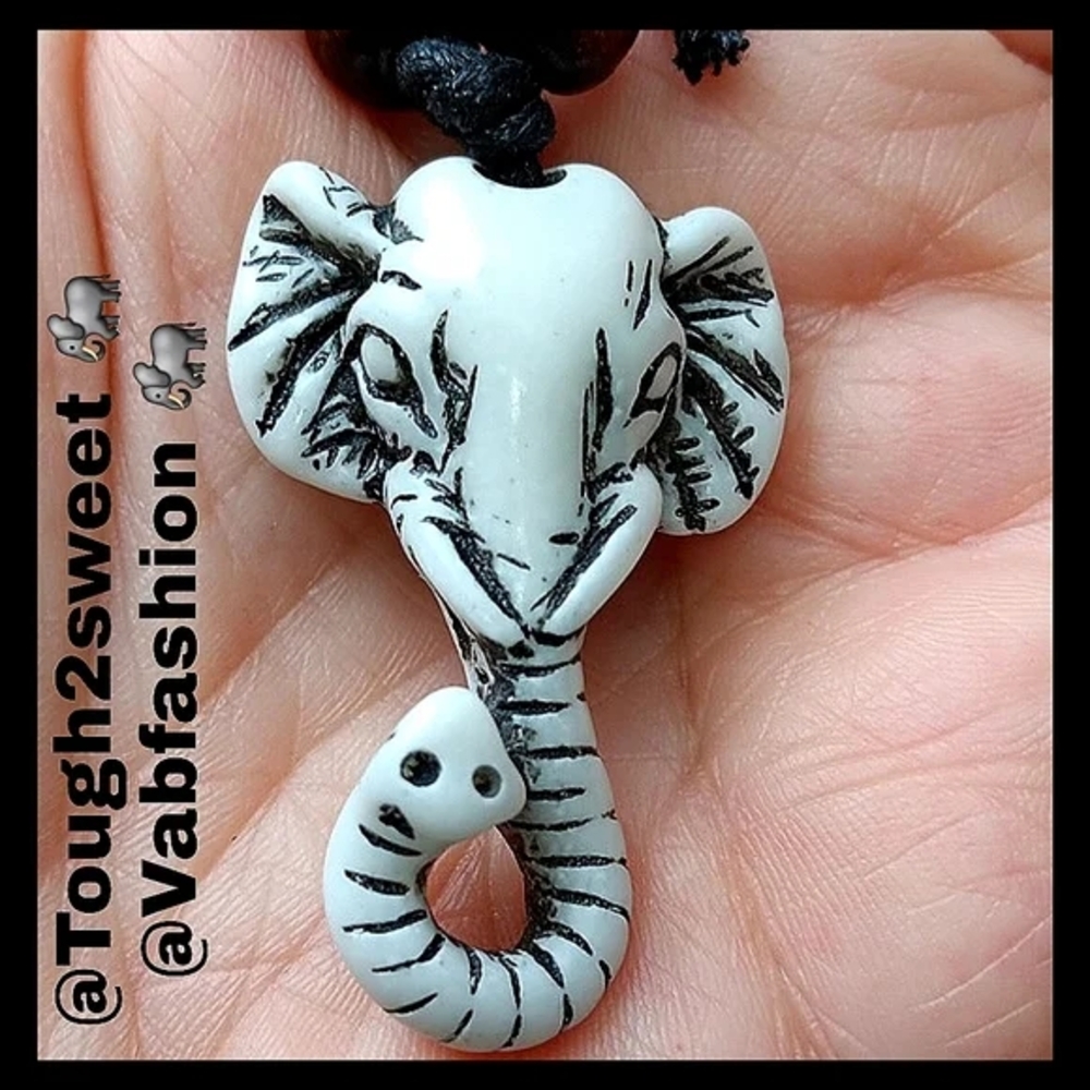ARTISAN CARVED RESIN DETAILED ELEPHANT ADJUSTABLE NECKLACE W/ GIFT BOX! (EL2)